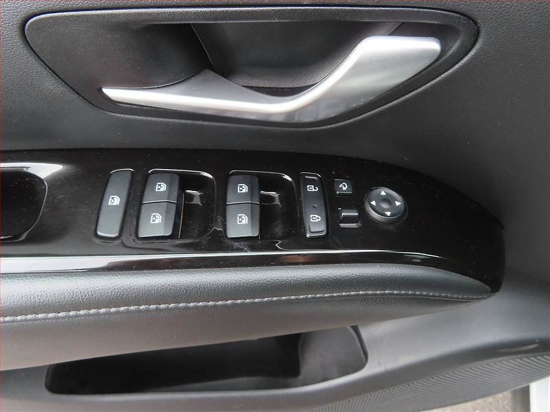 Hyundai Tucson (2021) 1.6 T-GDI 48V MHEV - fotka 17 z 24