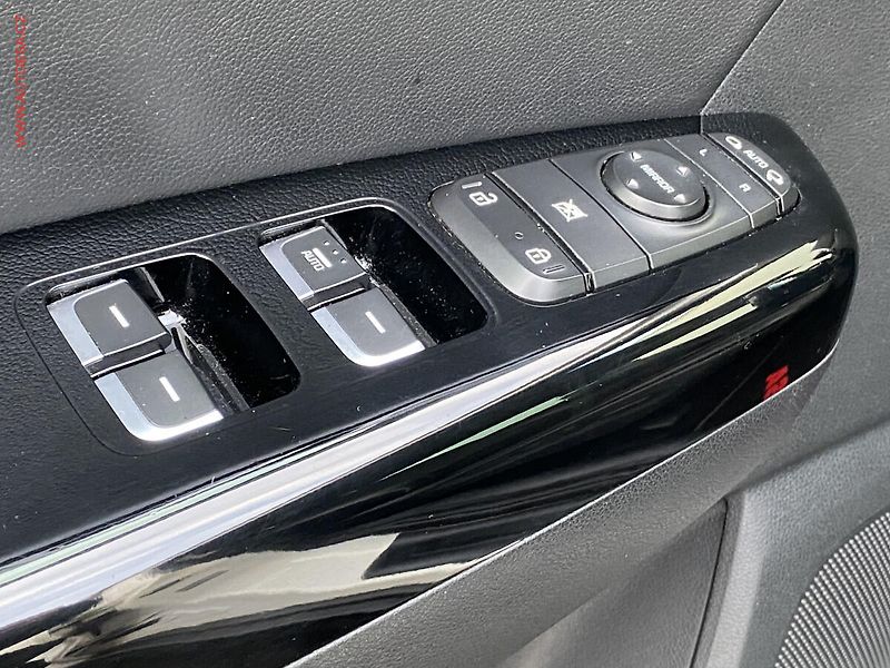 Kia Sportage (2017) 1.6 GDi DreamTeam, Kůže, navi - fotka 11 z 19