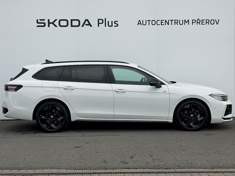Volkswagen Passat (2024) 2.0 TDI 110 kW R-LINE - fotka 31 z 35