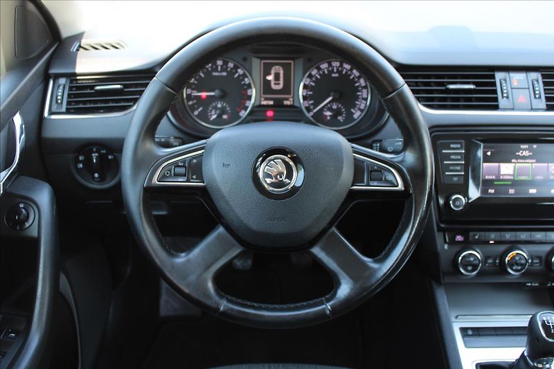 Škoda Octavia 1,6 TDI  NOVÉ V ČR,STYLE - fotka 8 z 32