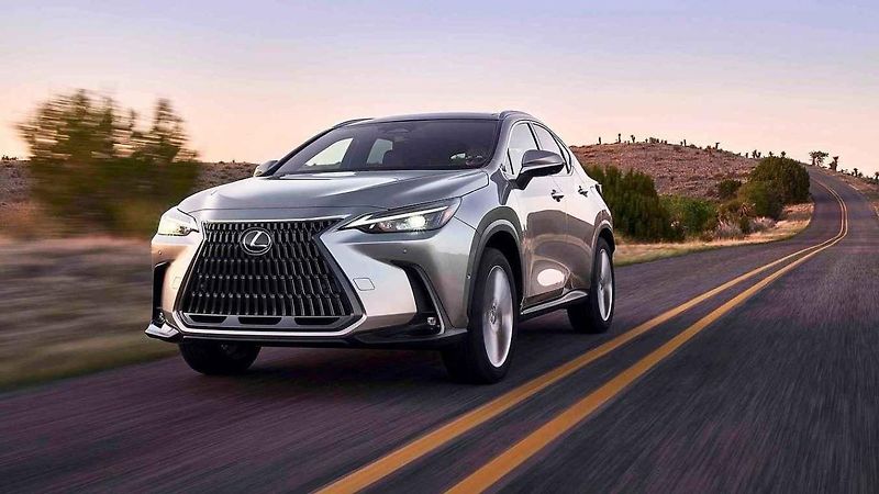 Lexus NX během testovací jízdy