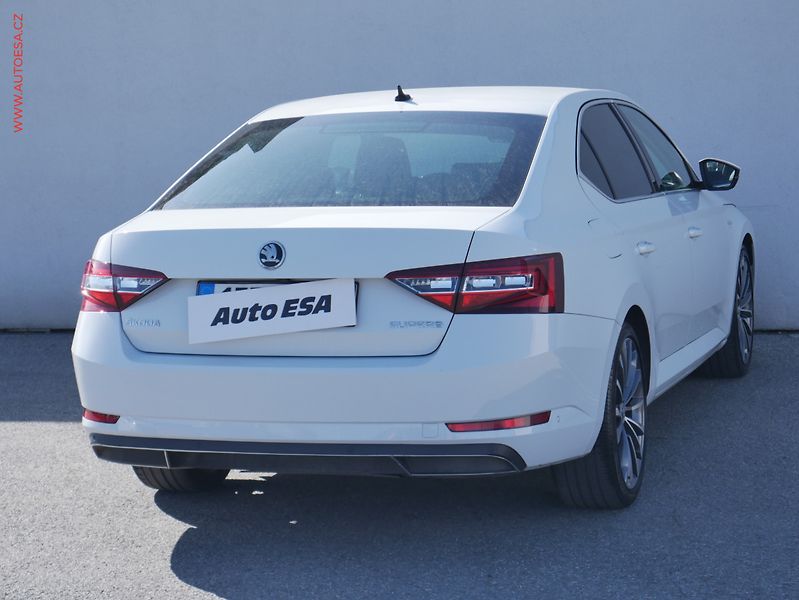 Škoda Superb (2016) 2.0 TDI, ČR, L&K, DSG - fotka 4 z 29