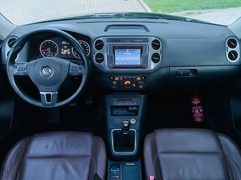 Volkswagen Tiguan 1.4TSI MANUÁL VÝHŘEV PANORAMA - fotka 23 z 46