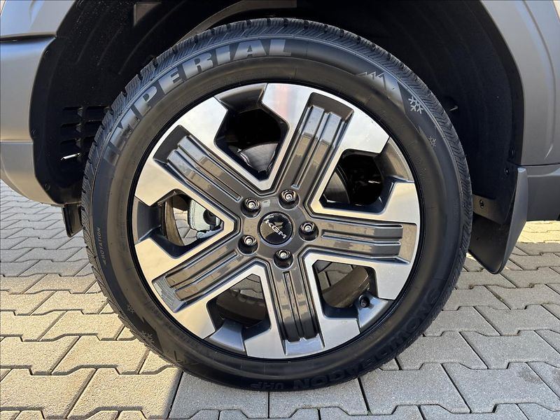 KGM Musso Grand 2,2 Premium 148kW 4x4 DPH - fotka 11 z 51