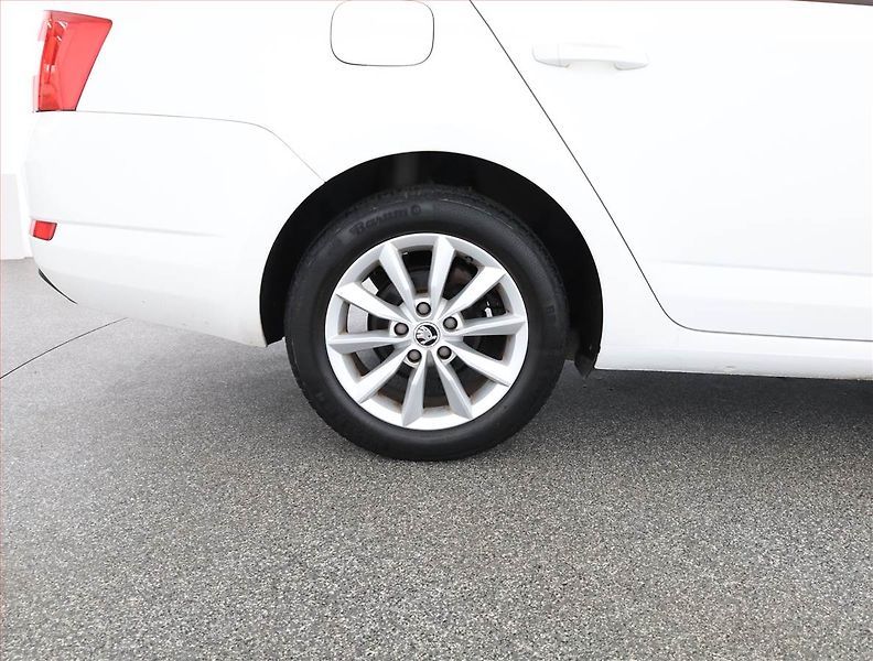 Škoda Octavia (2013) Ambition 1.6 TDI, Serv.kniha - fotka 17 z 17