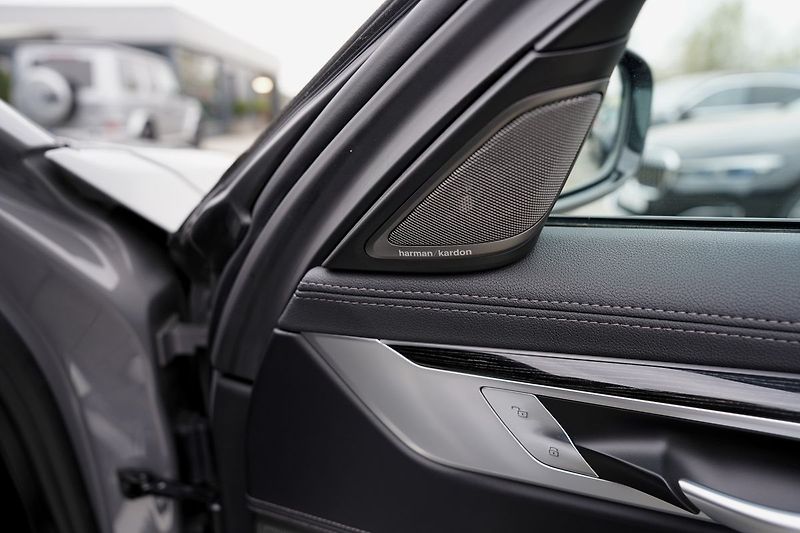 BMW Řada 7 730d xDrive/Mpaket/9AT/Lasery - fotka 23 z 47