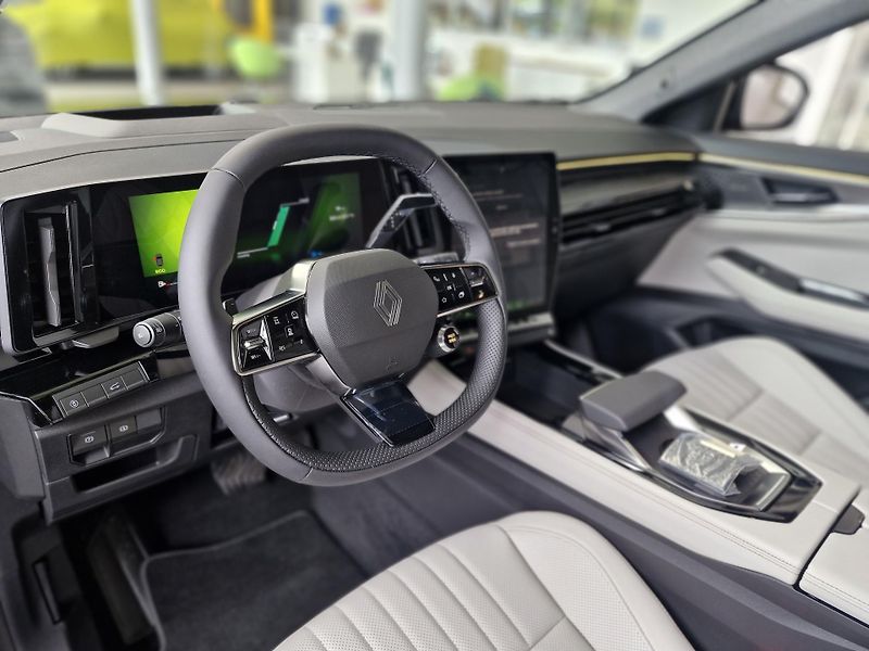 Renault Espace (2026) Iconic full hybrid E-Tech 200  - fotka 6 z 13