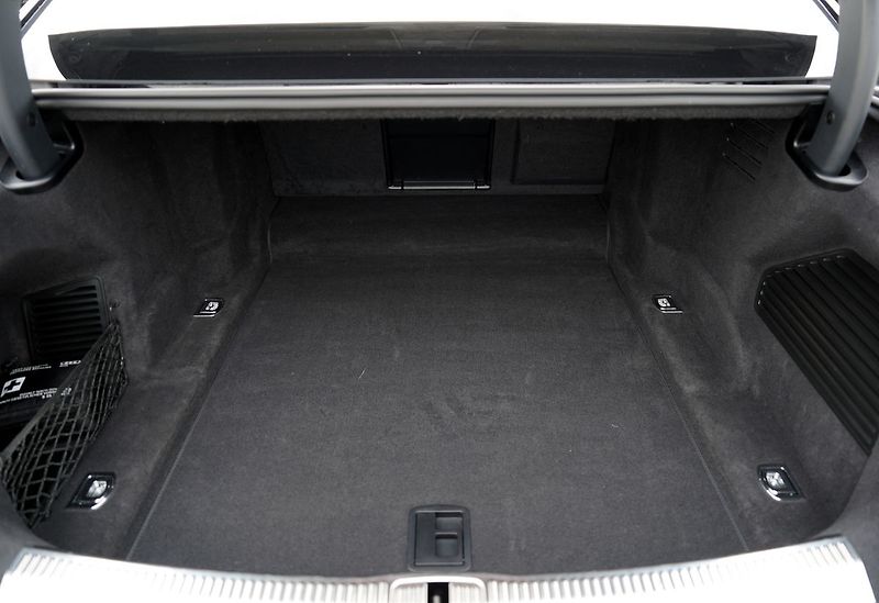 Audi S8 4.0 TFSI Quattro/B&O/Matrix/57 - fotka 12 z 48