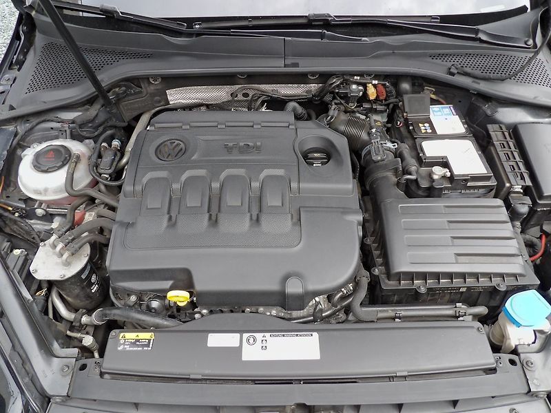 Volkswagen Golf 1.6TDI 85kW DSG Navi PDC - fotka 24 z 29