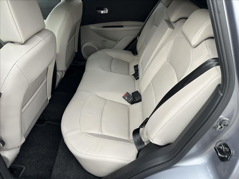 Nissan Qashqai 2,0 4x4 AUTOMAT TEKNA - fotka 13 z 37