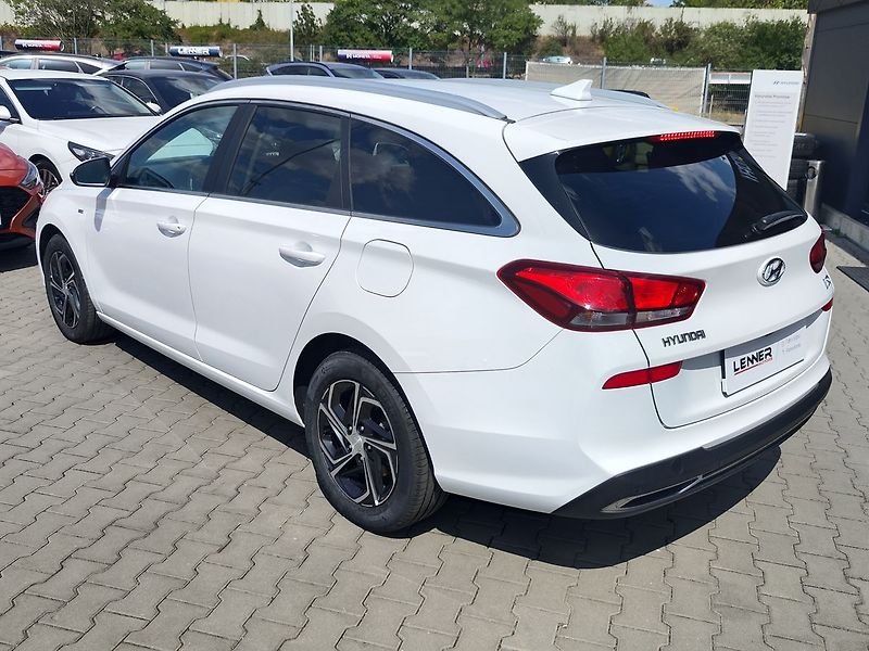 Hyundai i30 1.5 T-GDI/117kW Smart DCT - fotka 7 z 32