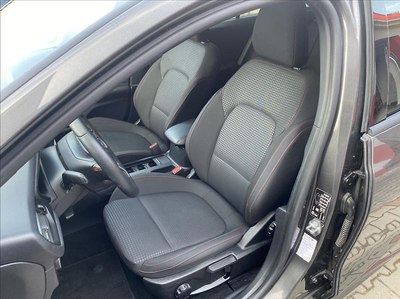 Ford Focus 1,5 TDCi  ST-line / záruka - fotka 9 z 42