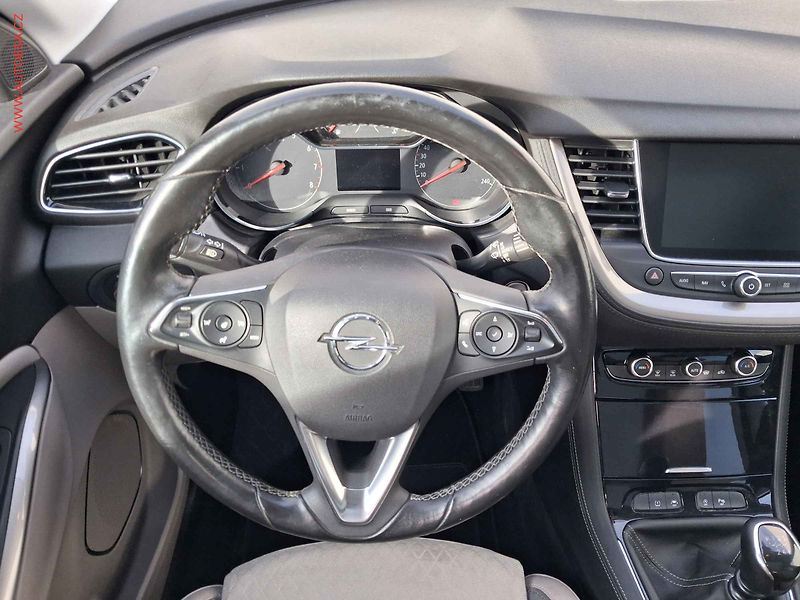 Opel Grandland X (2018) 1.2 T, Innovation, LED, panor - fotka 11 z 19
