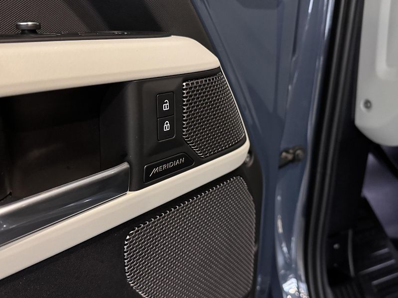 Land Rover Defender 110 P400 Meridian Matrix 360  - fotka 7 z 26