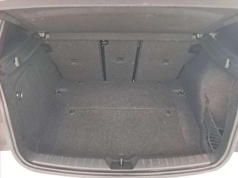 BMW Řada 1 (2018) 118i, Automat, Kůže, Navi - fotka 14 z 16