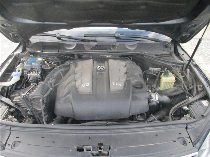 Volkswagen Touareg 3,0 TDI, DSG,servis,el.tažné - fotka 26 z 30
