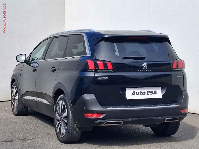 Peugeot 5008 (2018) 1.2 PT, GT Line, LED - fotka 6 z 18