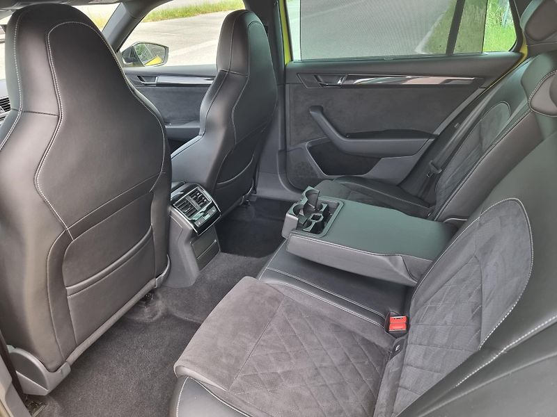 Škoda Superb (2016) 2.0 TDi DSG 4x4 Sportline - fotka 7 z 11