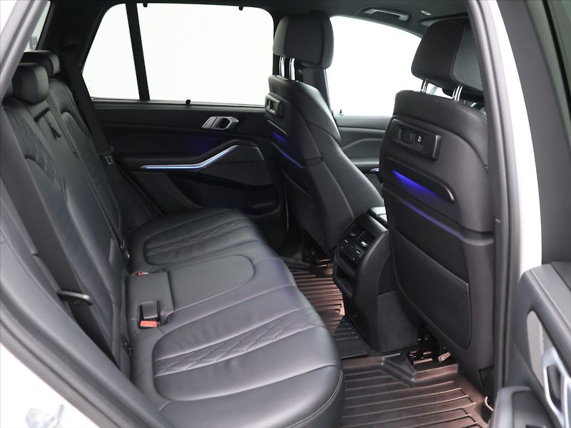 BMW X5 3,0 M50d 294kW CZ DPH FULL SER - fotka 13 z 38