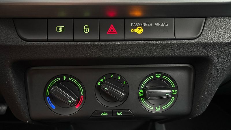 Škoda Fabia 1.0 TSI Ambition - fotka 13 z 23