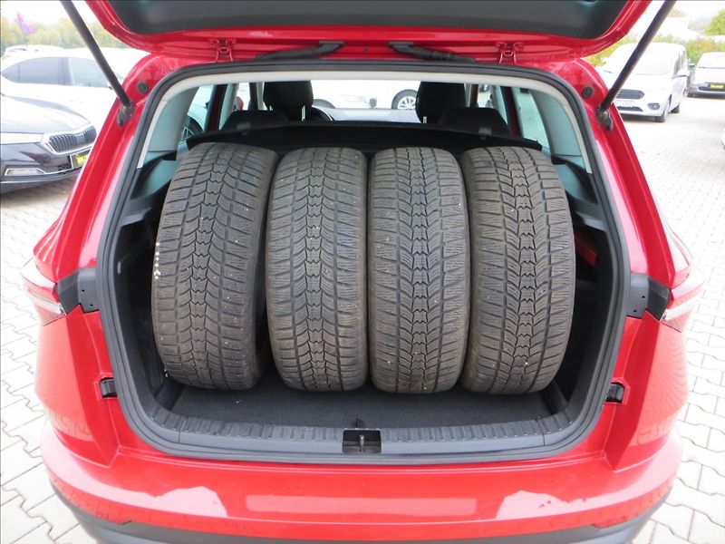 Škoda Karoq 2,0 TDI 110kw Style 4x4 DSG - fotka 7 z 28