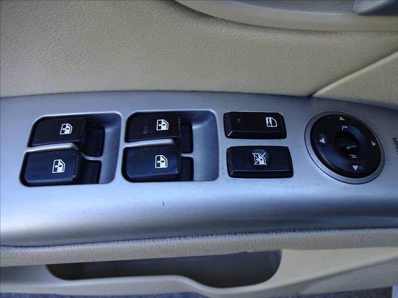 Hyundai Santa Fe 2.2 CRDI 114kW 4x4 AUTOMAT - fotka 20 z 55