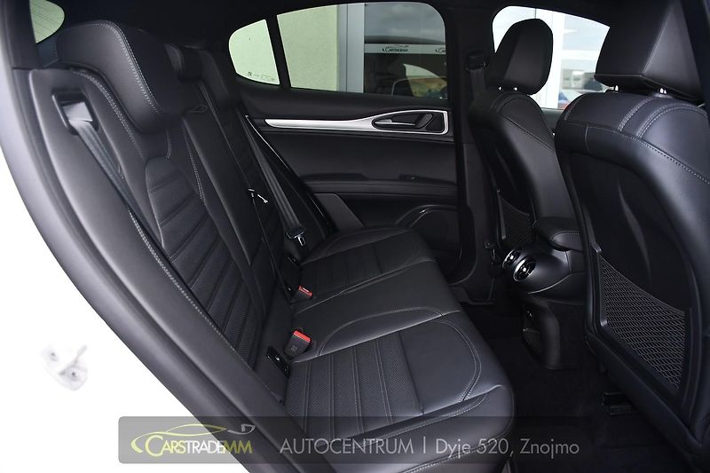 Alfa Romeo Stelvio 2,2D 154kW VELOCE AT8-Q4  - fotka 17 z 53