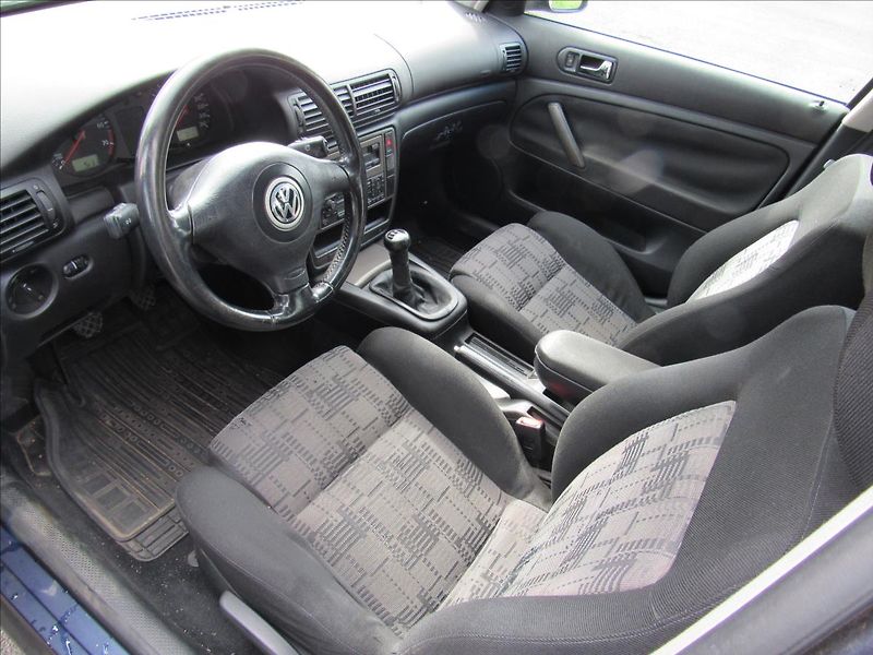 Volkswagen Passat 1,6 i 74kW Combi - fotka 9 z 24
