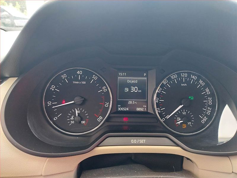 Škoda Octavia (2014) Elegance 1.4 TSI, Automat - fotka 11 z 15
