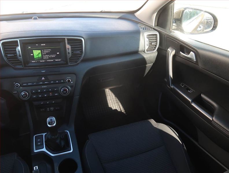 Kia Sportage (2016) 1.7 CRDi, Navi, Tempomat - fotka 8 z 21