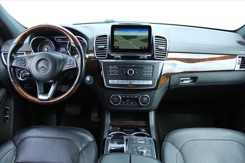 Mercedes-Benz GLS 500 4MATIC AMG 7-MÍST ČR - fotka 18 z 36