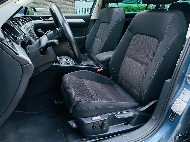 Volkswagen Passat 2.0TDI AUTOMAT VÝHŘEV SERVISKA - fotka 30 z 54