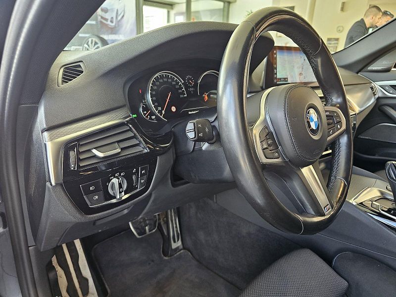 BMW Řada 5 540d xDrive - fotka 14 z 26