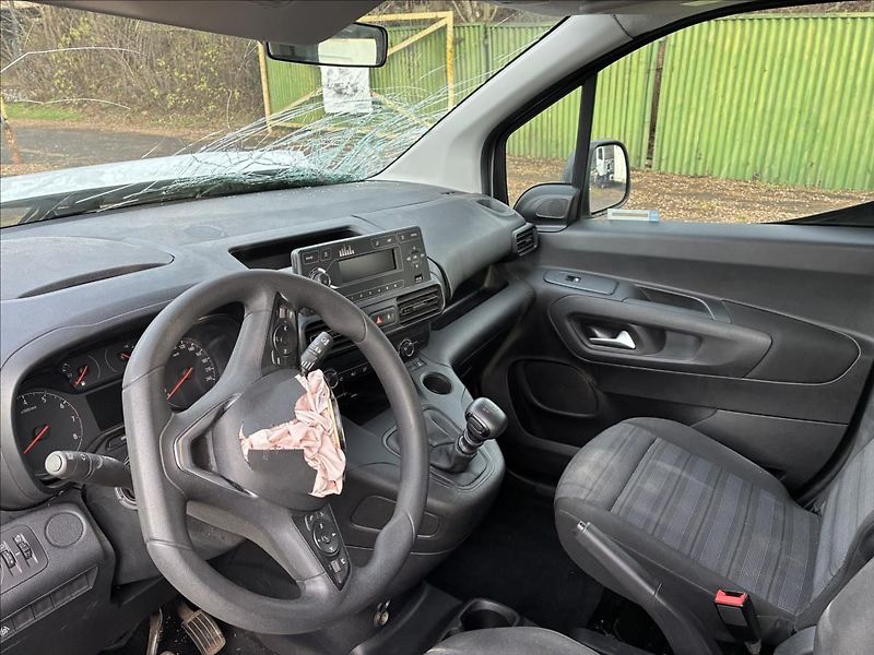 Opel Combo 1.2 T 81 kW 5 míst ČR DPH - fotka 7 z 17