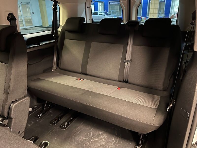 Toyota ProAce Verso 2,0 KOMBI L1 8 MÍST 6MT - fotka 10 z 16