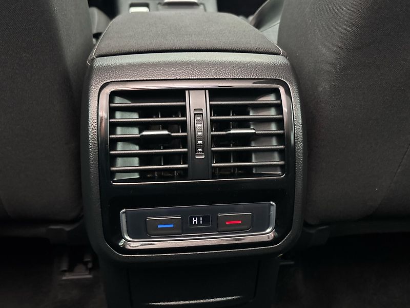Volkswagen Passat Bussines - fotka 22 z 29