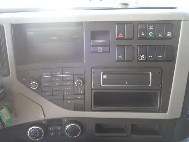 Volvo FM (2015) 500 6x4, 3-stranná sklápěčka - fotka 13 z 31