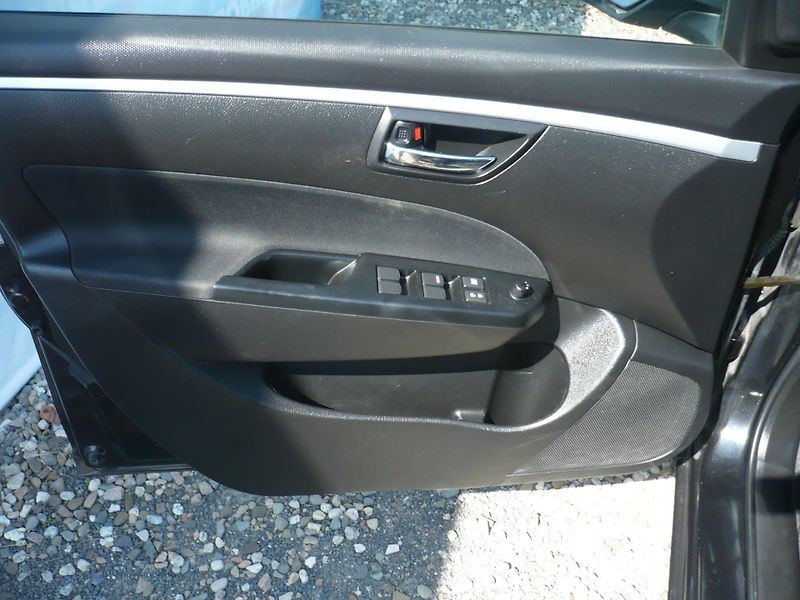 Suzuki Swift 1.2i 66Kw Klima - fotka 17 z 23