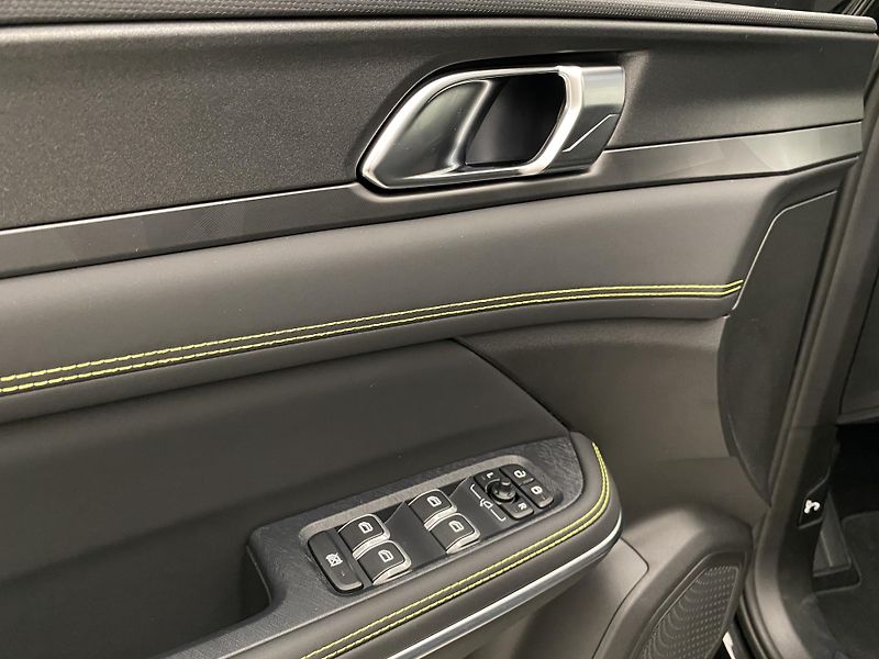 Lynk & Co 01 (2025) 01 MORE PHEV - fotka 24 z 50