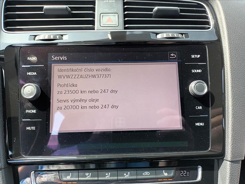 Volkswagen Golf 1,6 TDI, 85KW,ČR,1MAJ,DPH,HIGH - fotka 35 z 43