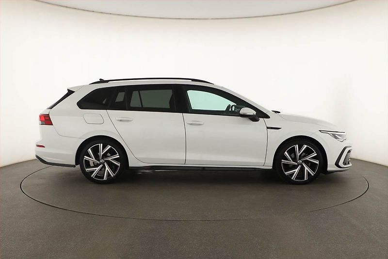 Volkswagen Golf (2022) R-Line 1.5 TSI - fotka 6 z 20