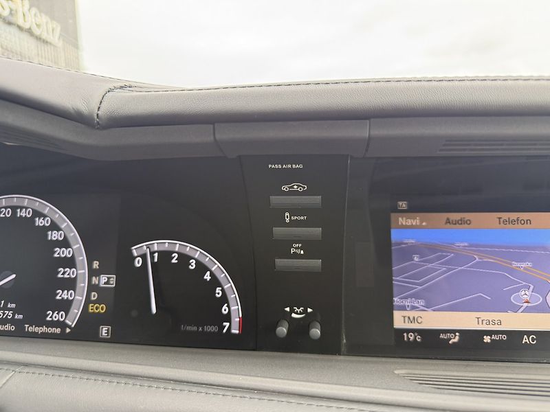 Mercedes-Benz CL (2010) 500 4MATIC - fotka 32 z 44