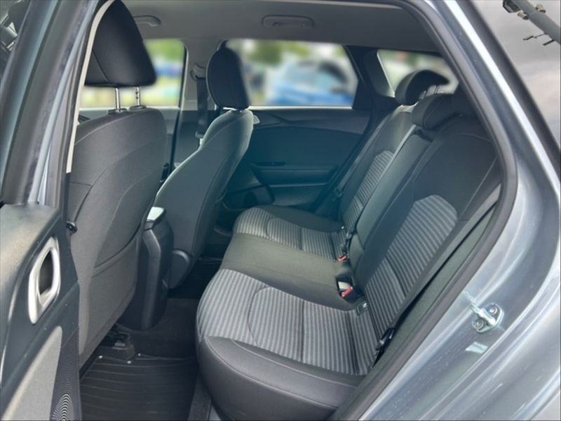 Kia Ceed 1,5 T-GDI Top - fotka 8 z 11