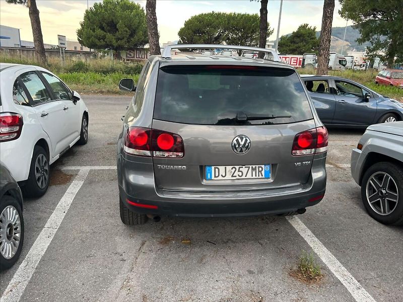 Volkswagen Touareg 3,0 TDi 165kw Tiptronic bez ko - fotka 2 z 10