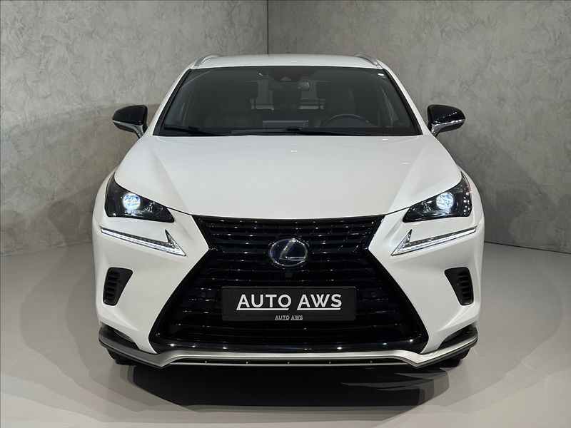Lexus NX 300h 2,5   Hybrid Luxury LED Assist - fotka 2 z 47