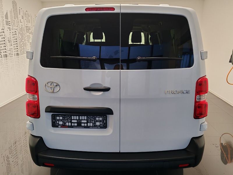 Toyota ProAce Verso 2,0D L2 6MT Combi 8S - fotka 6 z 18