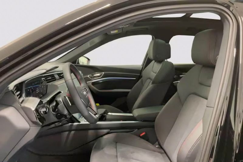 Audi Q8 e-tron 55 q S-Line Pano Matrix HuD - fotka 9 z 19