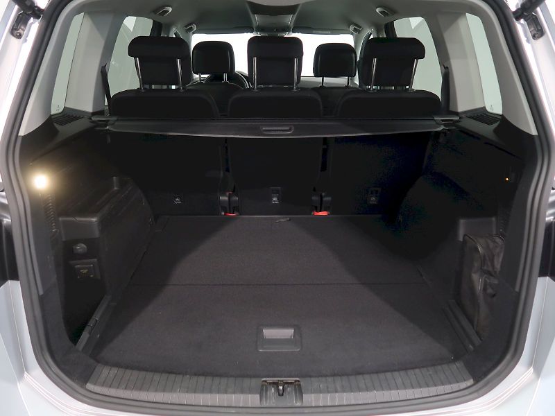 Volkswagen Touran (2022) HIGHLINE 1.5TSI 110KW EVO - fotka 41 z 41