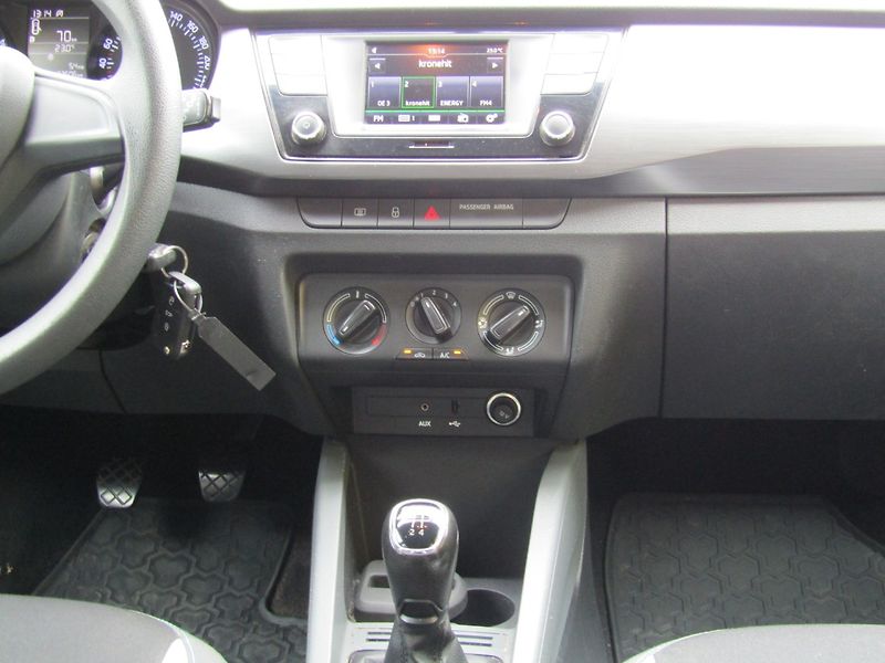 Škoda Fabia (2016) 1.2 TSI 66kW  ZIMNÍ+LETNÍ PNEU - fotka 17 z 36