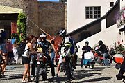 Strakonice si připomněly 105 let od zahájení výroby značky ČZ Sjeli se sem majitelé a obdivovatelé legendárních motocyklů. Na dobu, kdy pro čezetu pracoval, zavzpomínal i náš jediný kosmonaut ve vesmíru Vladimír Remek. A ochotně pózoval na společných sním
